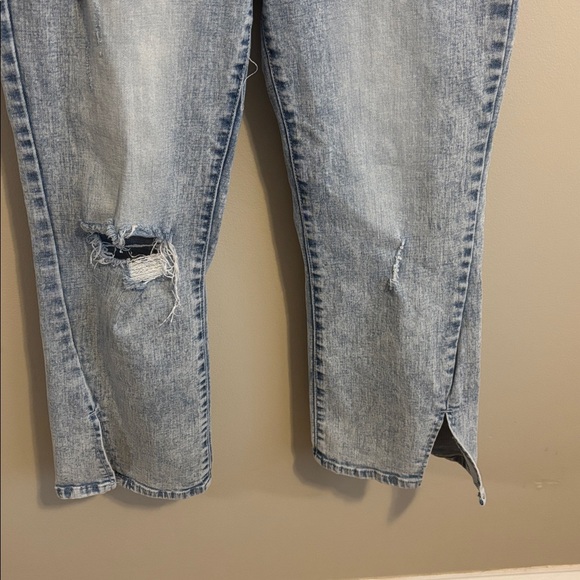 Democracy Light Blue Distressed Cropped Jeans size 8 - Picture 3 of 7